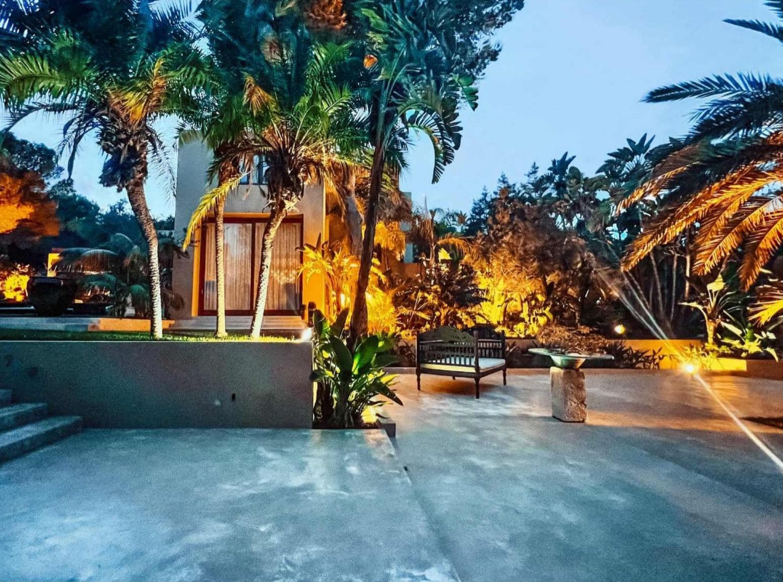 Casa Caleta evening dining setup